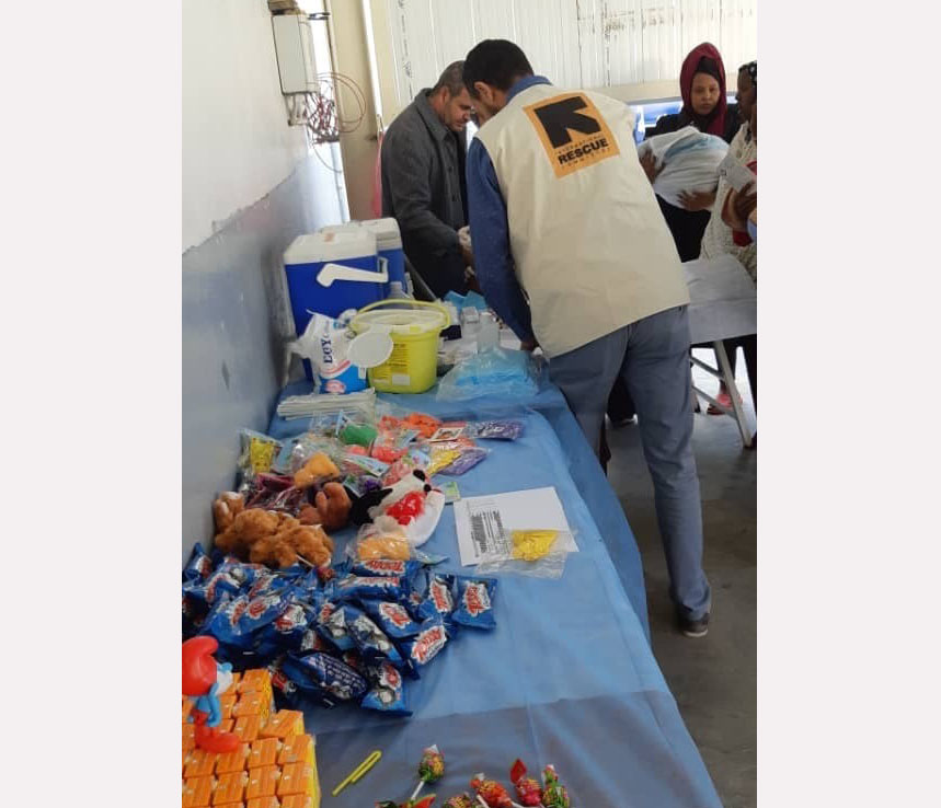 اللجنة الدولية للصليب الأحمر تنفذ حملة تطعيمات للمهاجرين بطرابلس