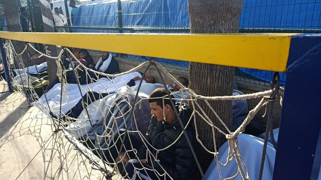 أكثر من 200 مهاجر تونسي في مليلة يضربون عن الطعام احتجاجا على ظروفهم المعيشية