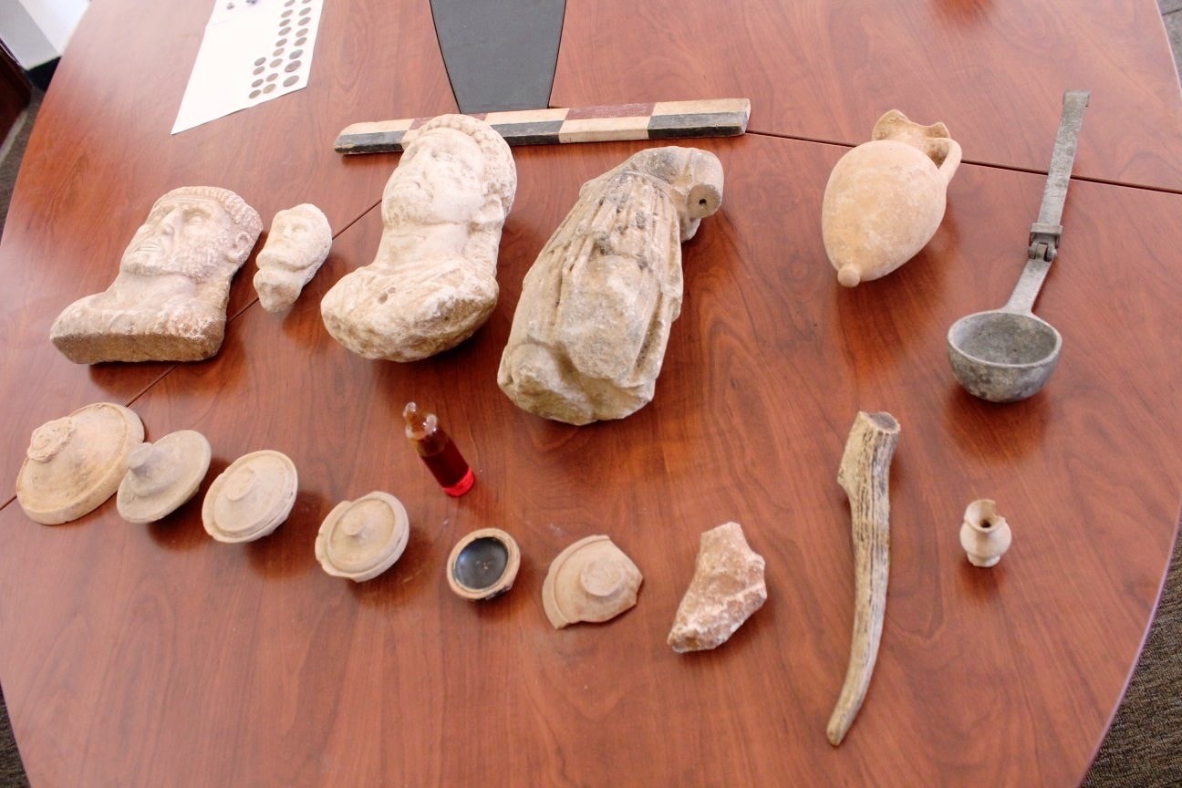 مصلحة الآثار الليبية تلقي القبض على تنظيم عصابي يقوم بالمتاجرة وتهريب الآثار