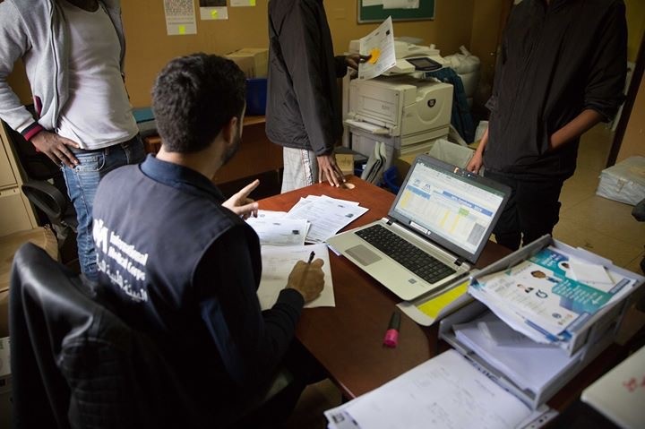 السامية لشؤون اللاجئين: نقل 29 من طالبي اللجوء الصومال واريتريا والسودان إلى مركز المفوضية