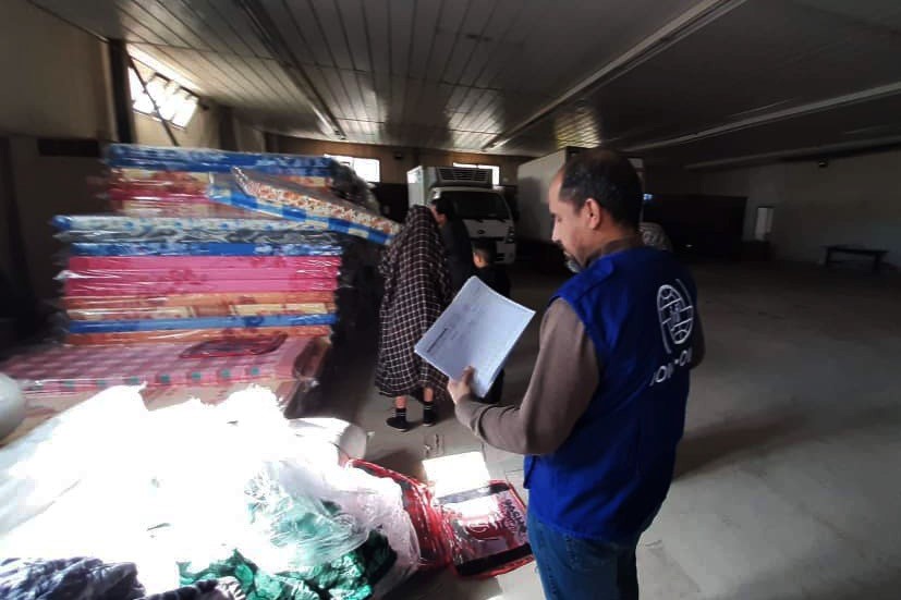 الدولية للهجرة توزع مستلزمات شخصية على 138 أسرة نازحة في طبرق